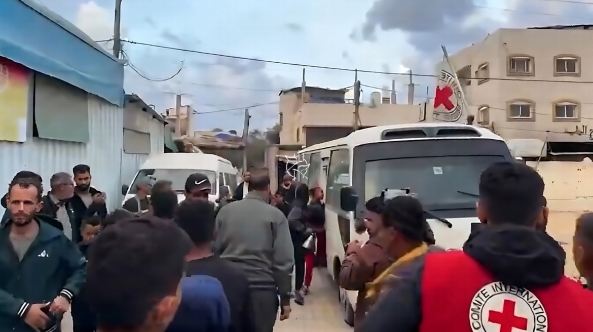 الاحتلال يفرج عن خمسة أسرى من قطاع غزة